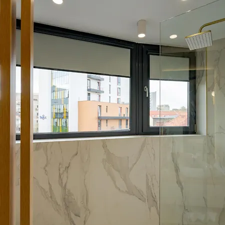 Ultracentral High-end With Balcony Apartment