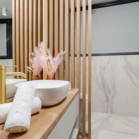 Ultracentral High-end With Balcony Apartment *